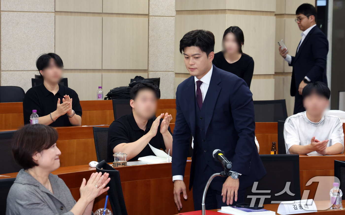 (서울=뉴스1) 김명섭 기자 = 김용태 국민의힘 비상대책위원장이 22일 서울 성북구 고려대 의대 문숙의학관에서 열린 전공의‧의대생들에게 듣는 의료대란 해결방안 간담회에서 인사를 하 …