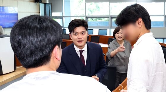 전공의‧의대생들과 대화하는 김용태 비대위원장