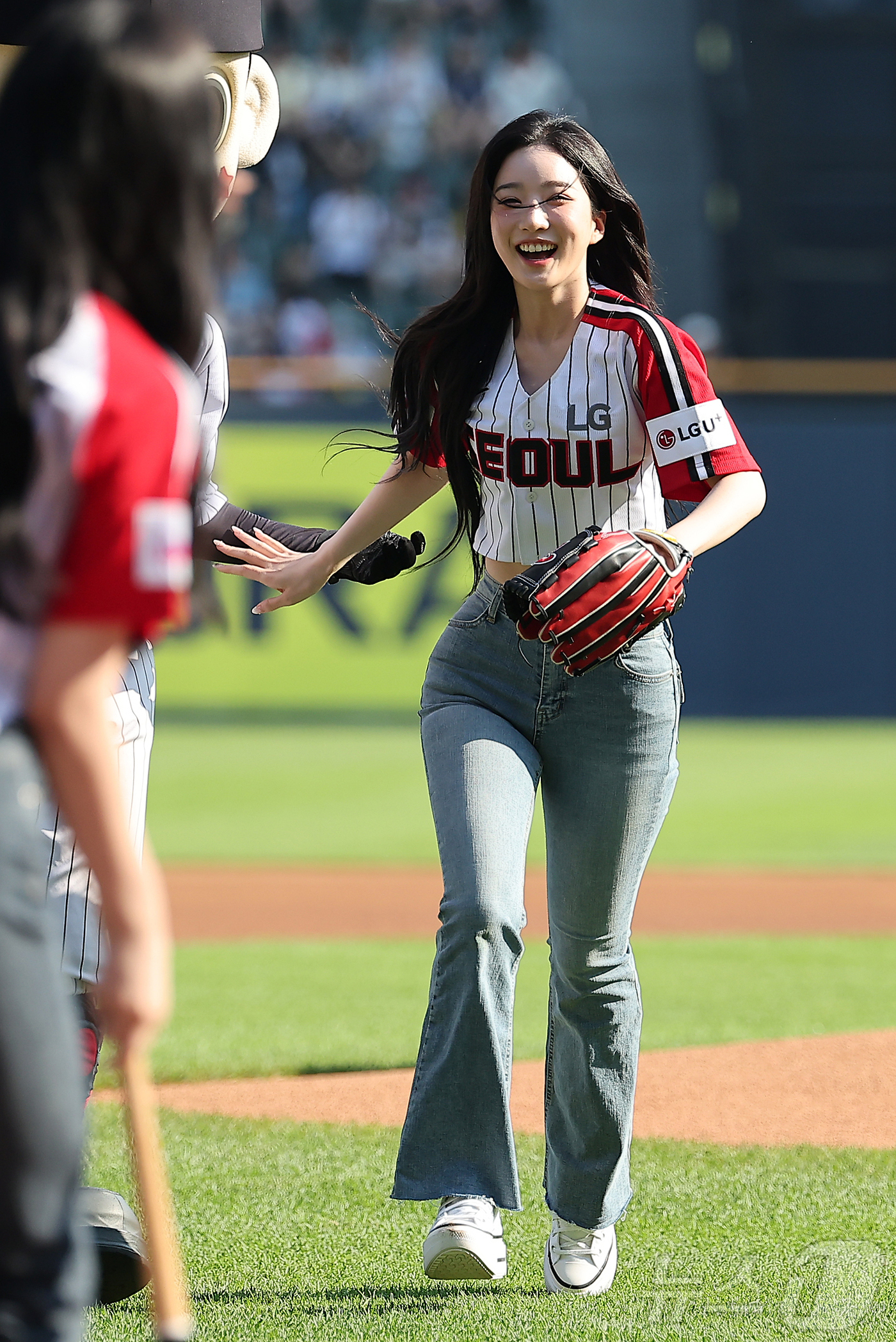 (서울=뉴스1) 김진환 기자 = 22일 오후 서울 송파구 잠실야구장에서 열린 프로야구 '2025 신한 SOL뱅크 KBO 리그' LG 트윈스와 두산 베어스의 경기, 트리플에스 유연이 …