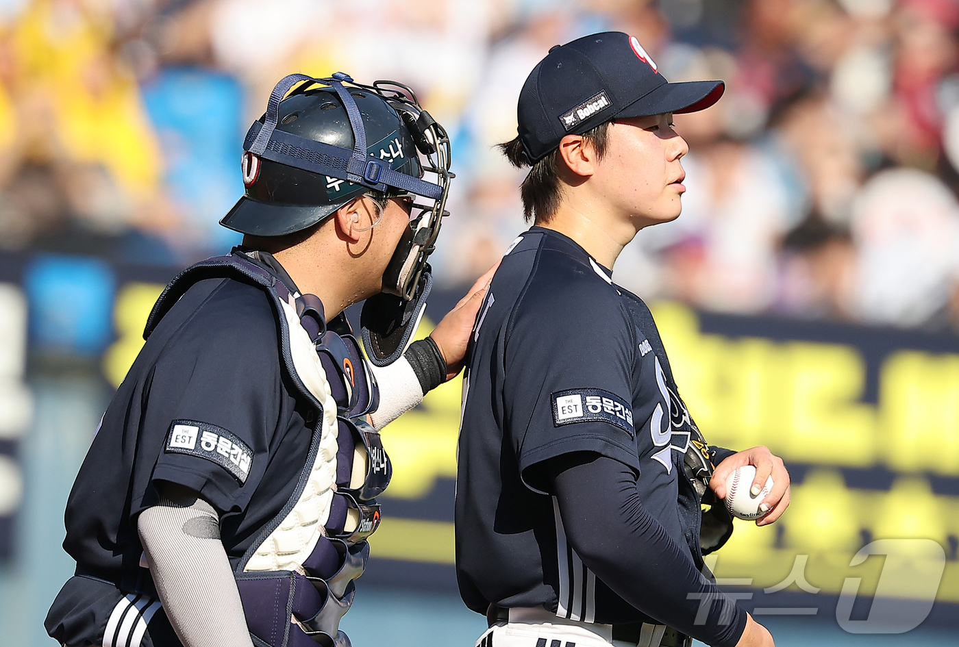 (서울=뉴스1) 김진환 기자 = 22일 오후 서울 송파구 잠실야구장에서 열린 프로야구 '2025 신한 SOL뱅크 KBO 리그' LG 트윈스와 두산 베어스의 경기, 두산 포수 김기연 …