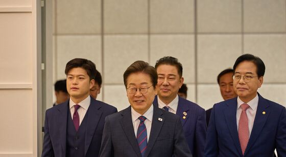 이재명 대통령 '여야 지도부와 함께 입장'