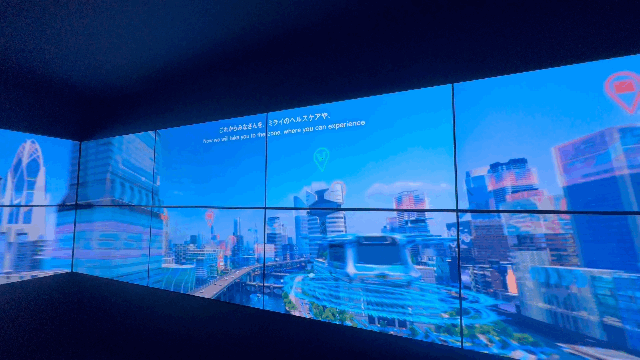 본문 이미지 - 2층으로 향하는 엘레베이터에서는 25년 후 오사카를 보여준다ⓒ News1 윤슬빈 기자