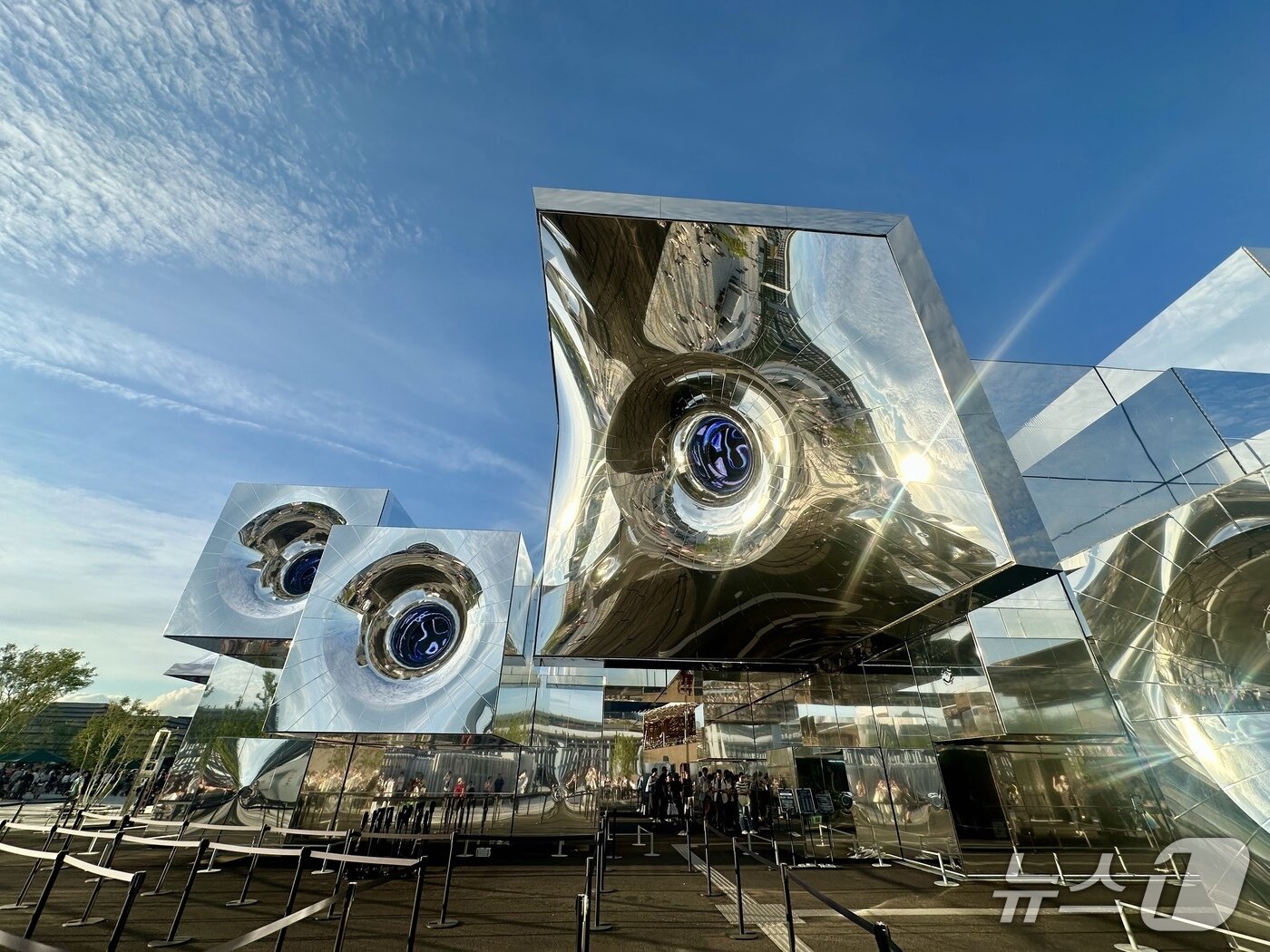 본문 이미지 - 시그니처 파빌리온 중 하나인 null²의 외관ⓒ News1 윤슬빈 기자