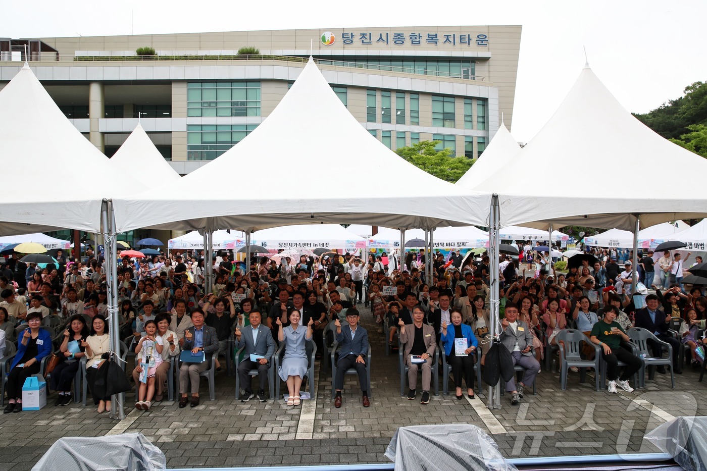 (당진=뉴스1) 이동원 기자 = 당진시는 지난 21일 당진시종합복지타운 일원에서 당진시가족센터(센터장 김민정)가 주관하는 2025년 ‘가족어울림 한마당’행사를 성황리에 개최했다.이 …