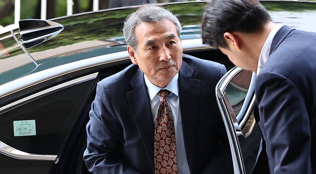 출근하는 민중기 특검