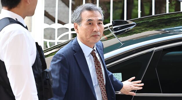 출근하는 민중기 특검