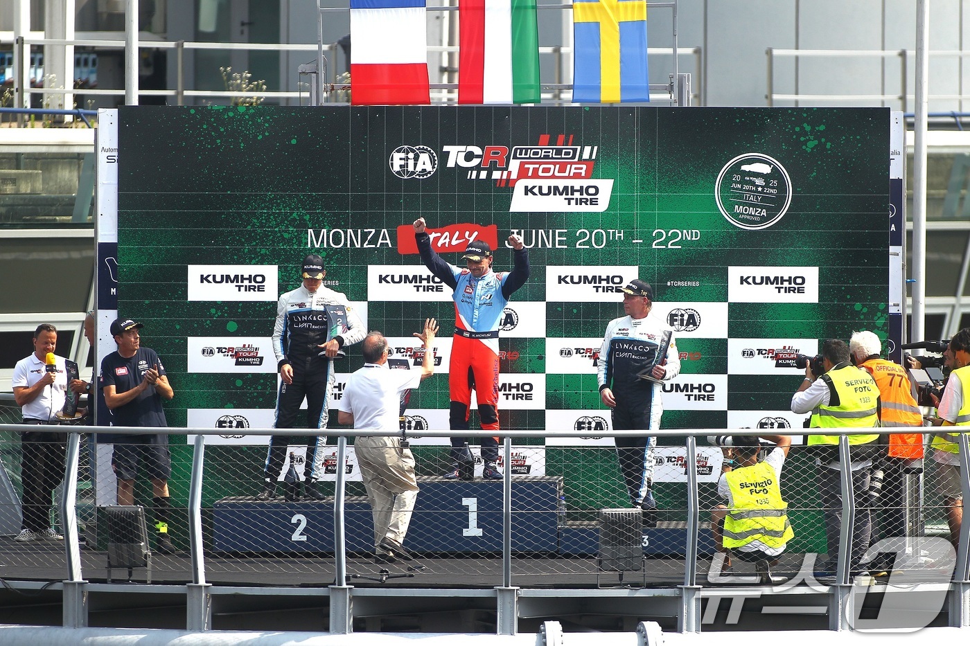 (서울=뉴스1) = 현대자동차는 '더 뉴 엘란트라 N TCR'이 지난 22일(현지시간)까지 이탈리아 몬차의 아우토드로모 나치오날레 몬차에서 개최된 '2025 TCR 월드투어' 3라 …