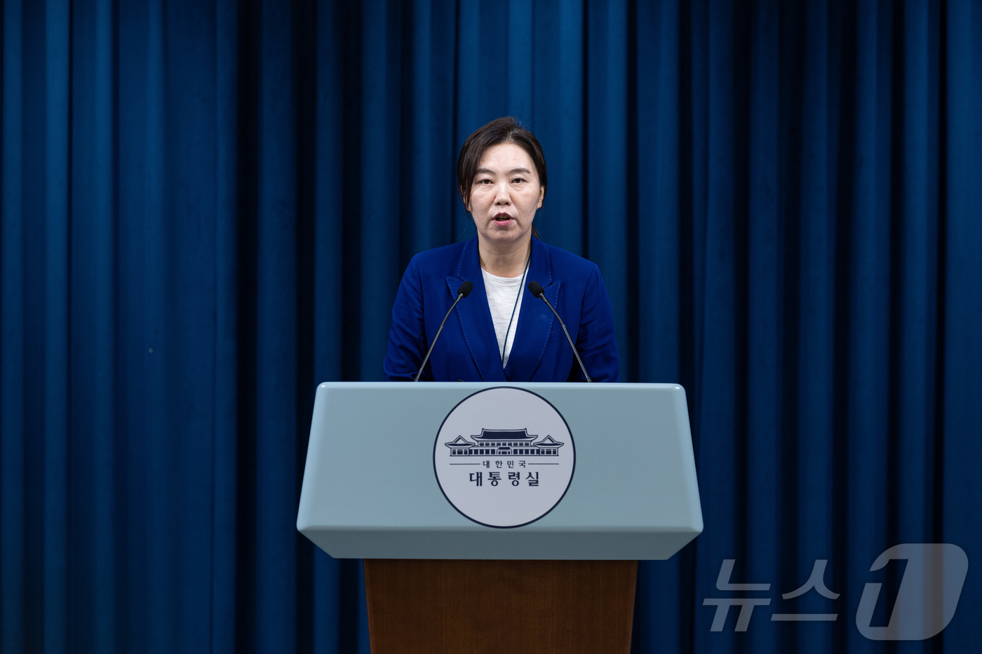 (서울=뉴스1) 이재명 기자 = 강유정 대변인이 23일 오전 서울 용산구 대통령실 청사에서 이재명 대통령과 안와르 이브라힘 말레이시아 총리의 통화 관련 브리핑을 하고 있다. 202 …