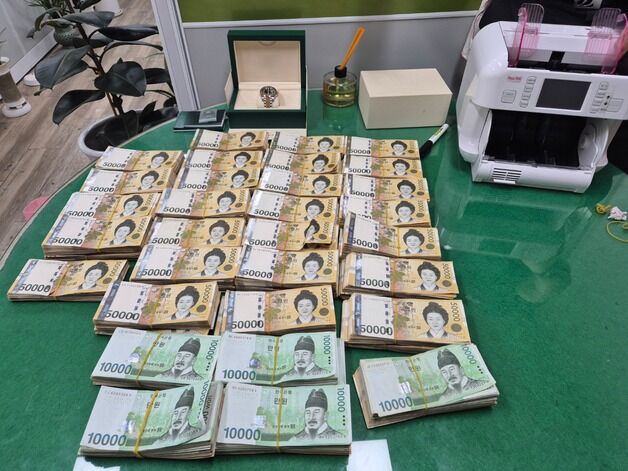 3000억대 도박사이트 자금 세탁 일당 8명 검거…3명 구속