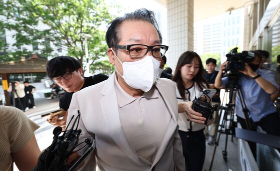 건진법사, '특검 조사' 질문에 침묵…檢, 사기 혐의 추가 검토(종합)