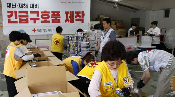 부산적십자, 여름철 재난 대비 비상식량세트 제작