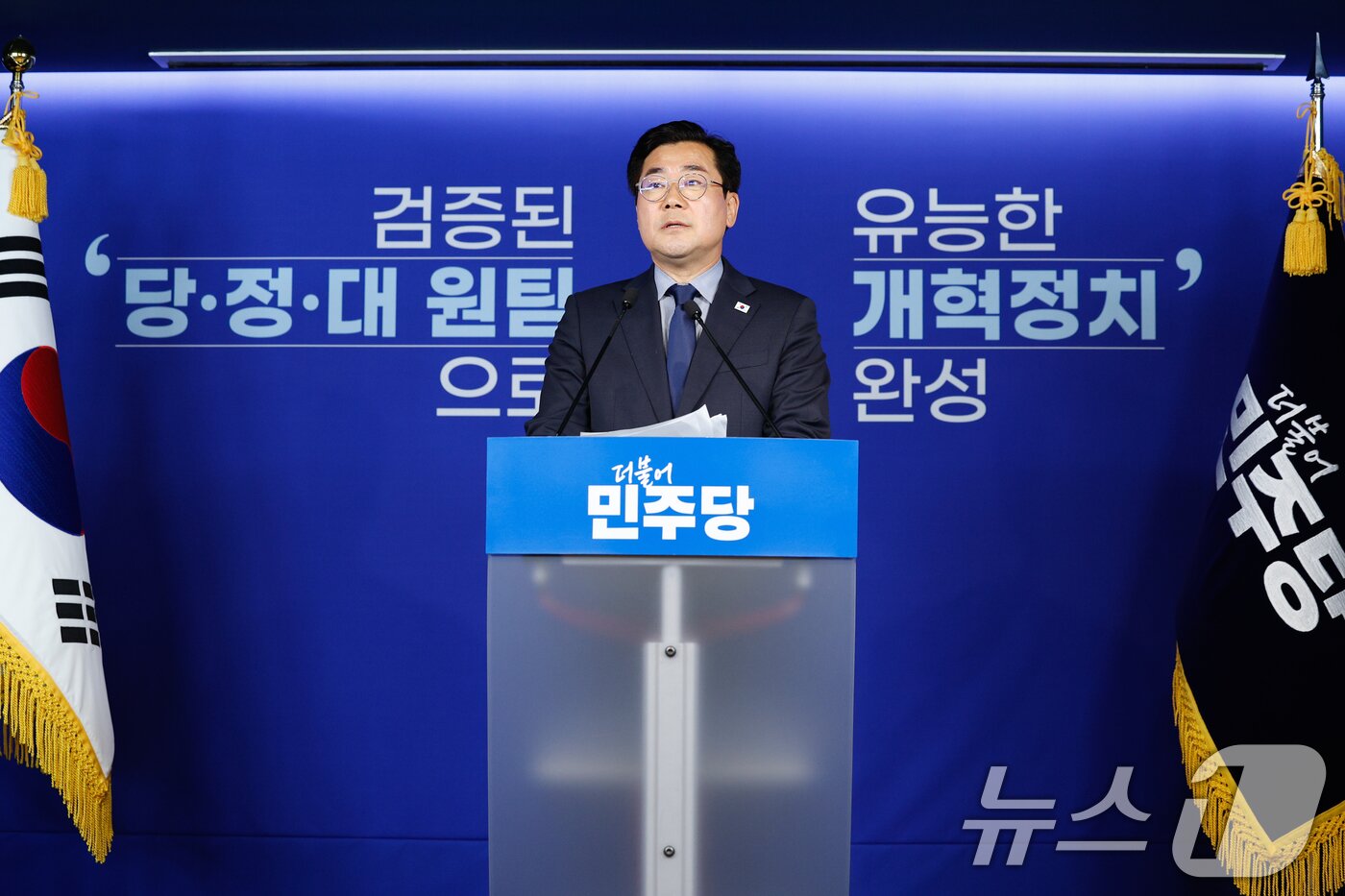 본문 이미지 - 박찬대 더불어민주당 의원이 23일 오전 서울 여의도 당사에서 당대표 출마 선언 기자회견을 하고 있다. 2025.6.23/뉴스1 ⓒ News1 안은나 기자