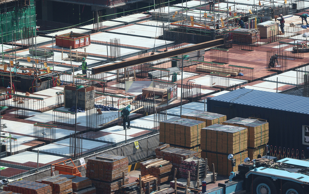 건설현장 전자카드 단말기 임대료 지원…300억 미만 현장까지 확대