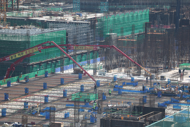 올해 건설투자 전년比 2.4%↑…반도체 공장 건설·SOC 예산 확대