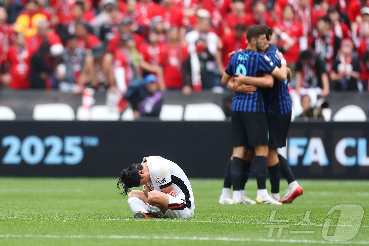 본문 이미지 - 2연패로 16강 진출이 무산된 우라와 레드 다이아몬즈. ⓒ AFP=뉴스1
