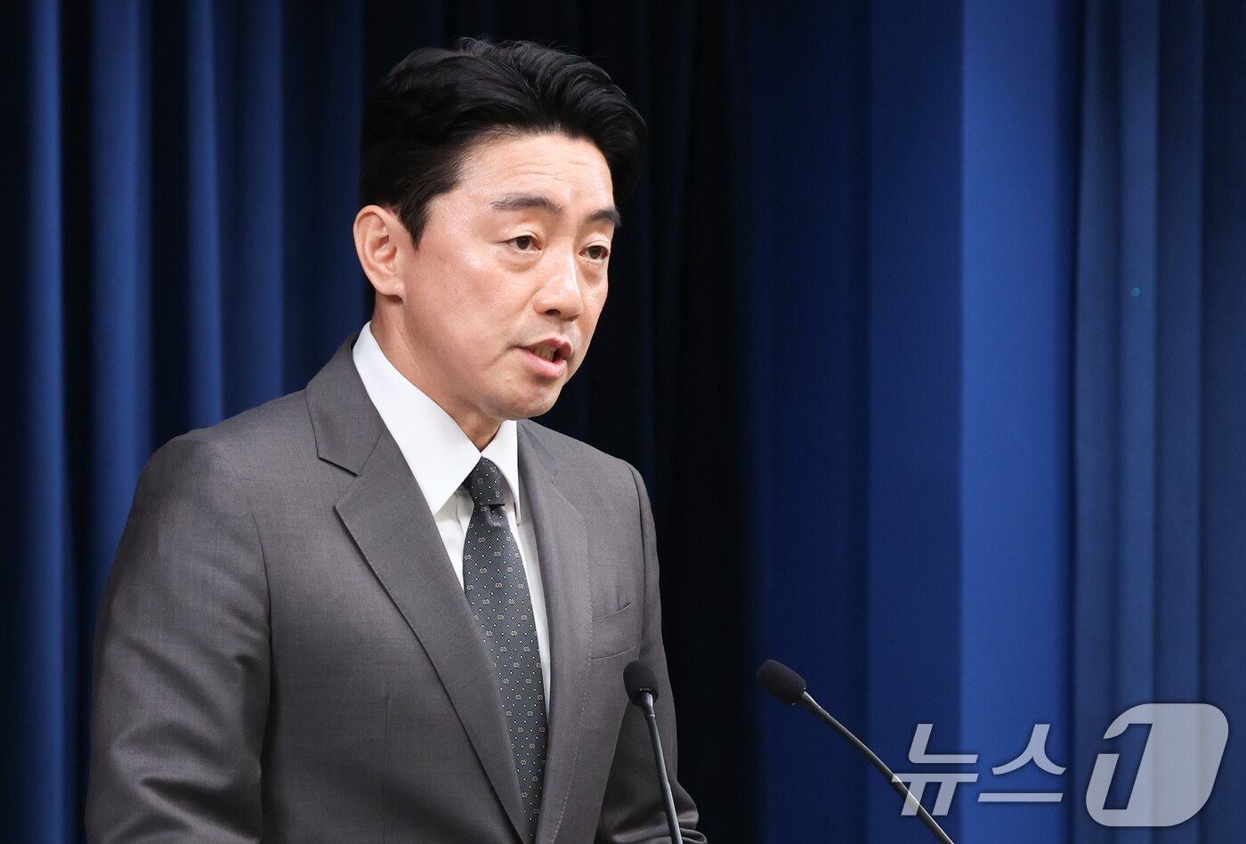 본문 이미지 - 강훈식 대통령 비서실장이 23일 서울 용산구 대통령실 청사에서 장관 후보자 인선 발표을 하고 있다. 2025.6.23/뉴스1 ⓒ News1 허경 기자