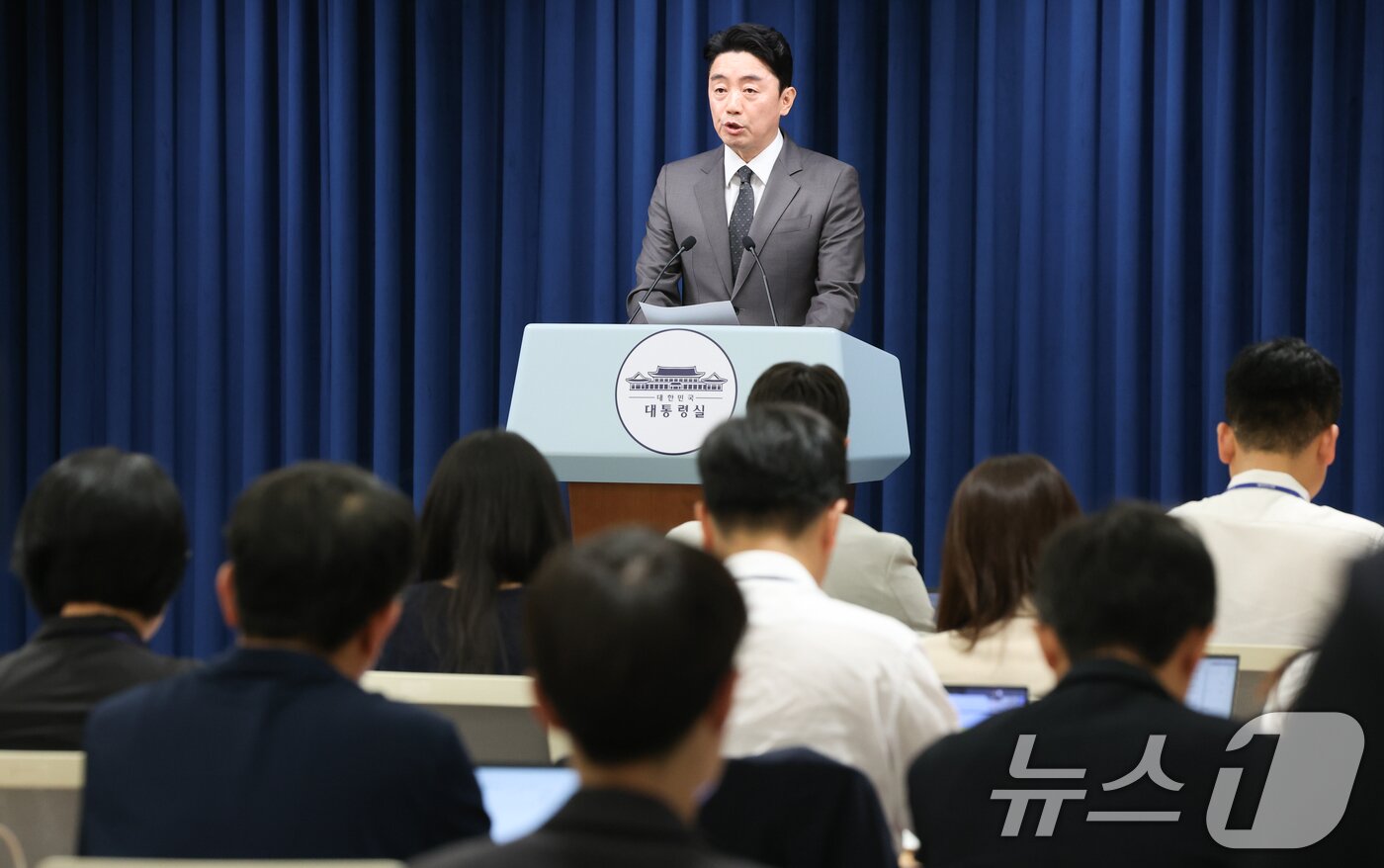 본문 이미지 - 강훈식 대통령 비서실장이 23일 서울 용산구 대통령실 청사에서 장관 후보자 인선 발표을 하고 있다. 2025.6.23/뉴스1 ⓒ News1 허경 기자