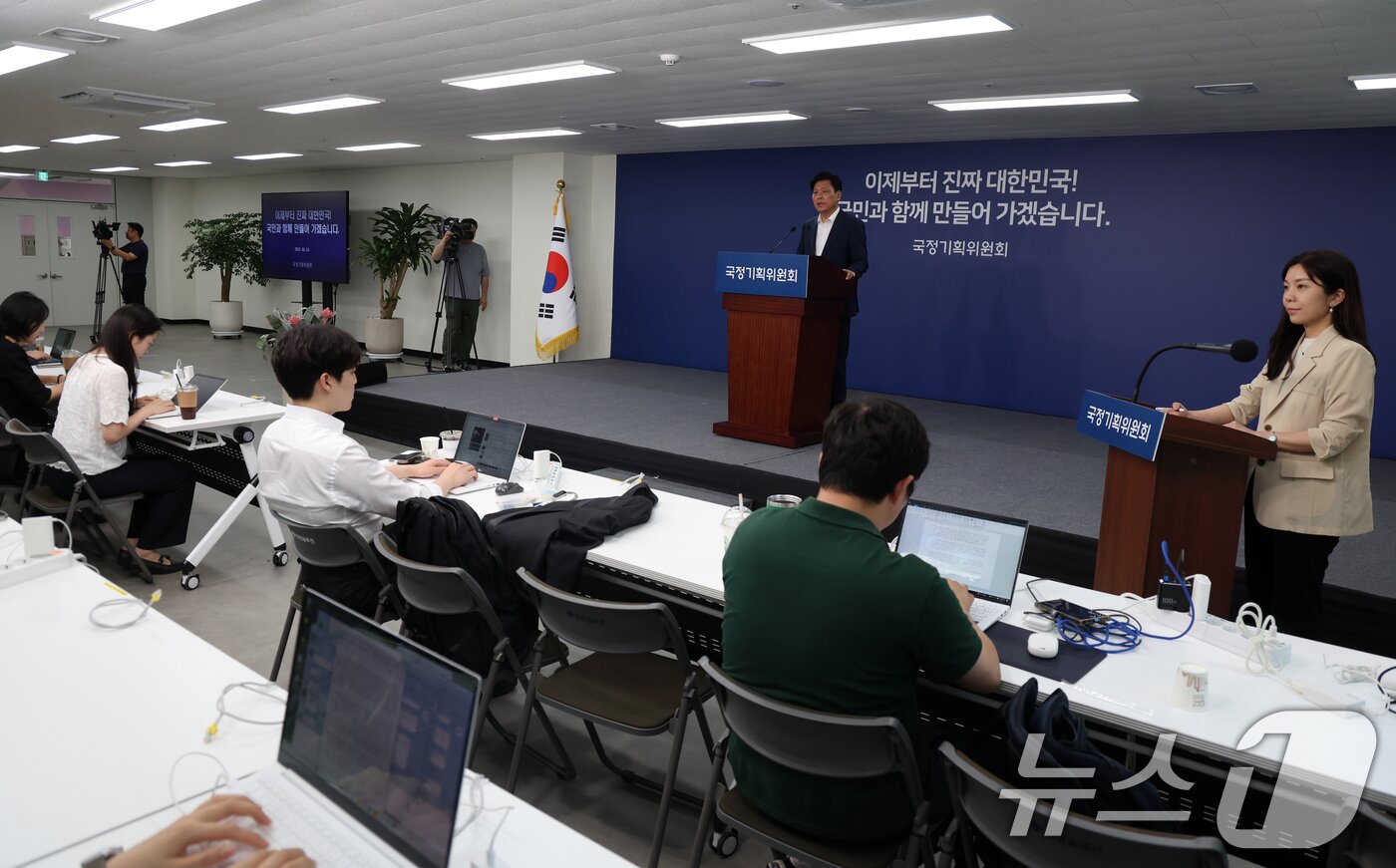 본문 이미지 - 조승래 국정기획위원회 대변인이 23일 오전 서울 종로구 정부서울청사 창성동 별관 국정기획위원회에서 브리핑을 하고 있다. 2025.6.23/뉴스1 ⓒ News1 황기선 기자