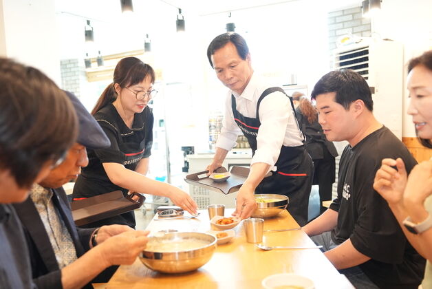 조병옥 음성군수, 국수가게 일일점장 맡아 자활근로사업 홍보