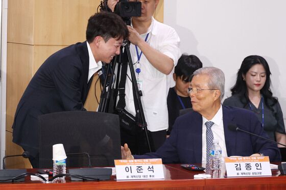 김종인 "이준석· 한동훈 국힘 못살려, 변할 생각없는데 뭘…지방선거 암울"