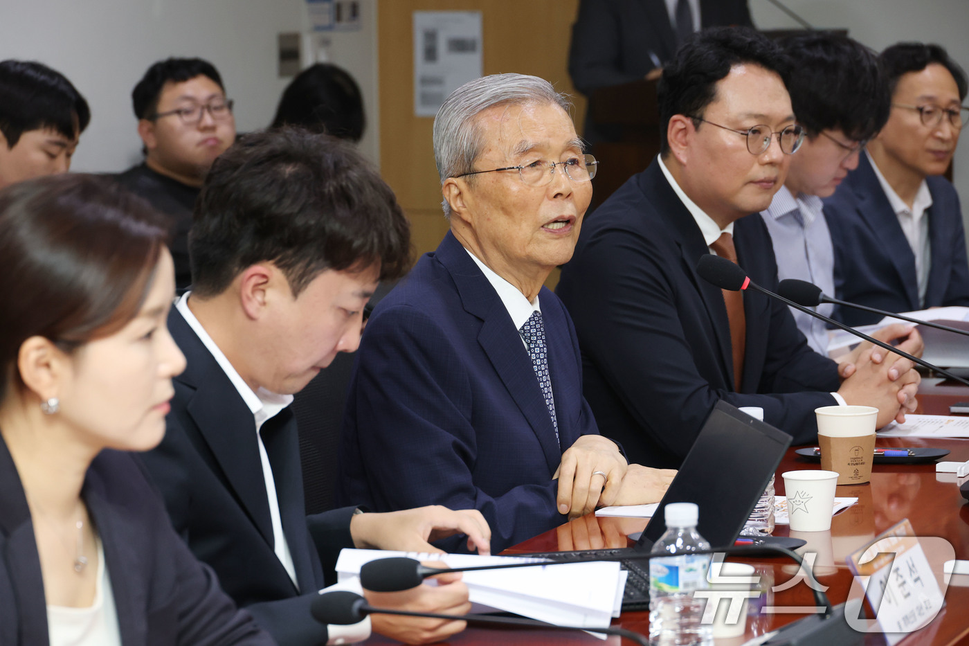 (서울=뉴스1) 이광호 기자 = 김종인 개혁신당 전 상임고문이  23일 오후 서울 여의도 국회 의원회관에서 열린 대선 평가 세미나에서 기념사를 하고 있다. 2025.6.23/뉴스1 …