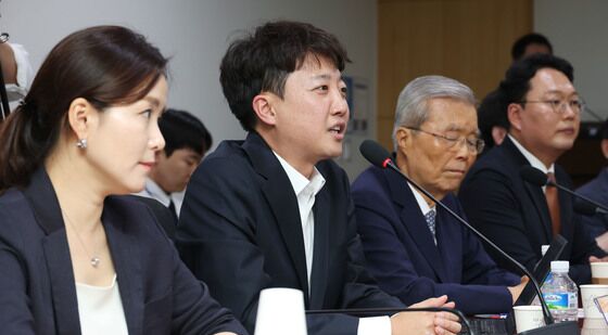 개혁신당 대선 평가 세미나 기념사 하는 이준석