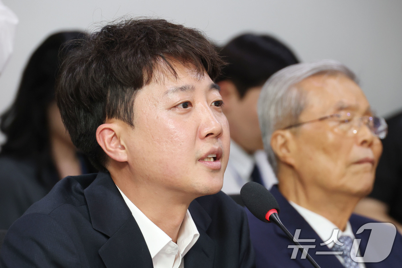 (서울=뉴스1) 이광호 기자 = 이준석 개혁신당 의원이  23일 오후 서울 여의도 국회 의원회관에서 열린 대선 평가 세미나에서 기념사를 하고 있다. 2025.6.23/뉴스1