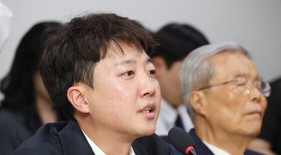 개혁신당 대선 평가 세미나 기념사 하는 이준석