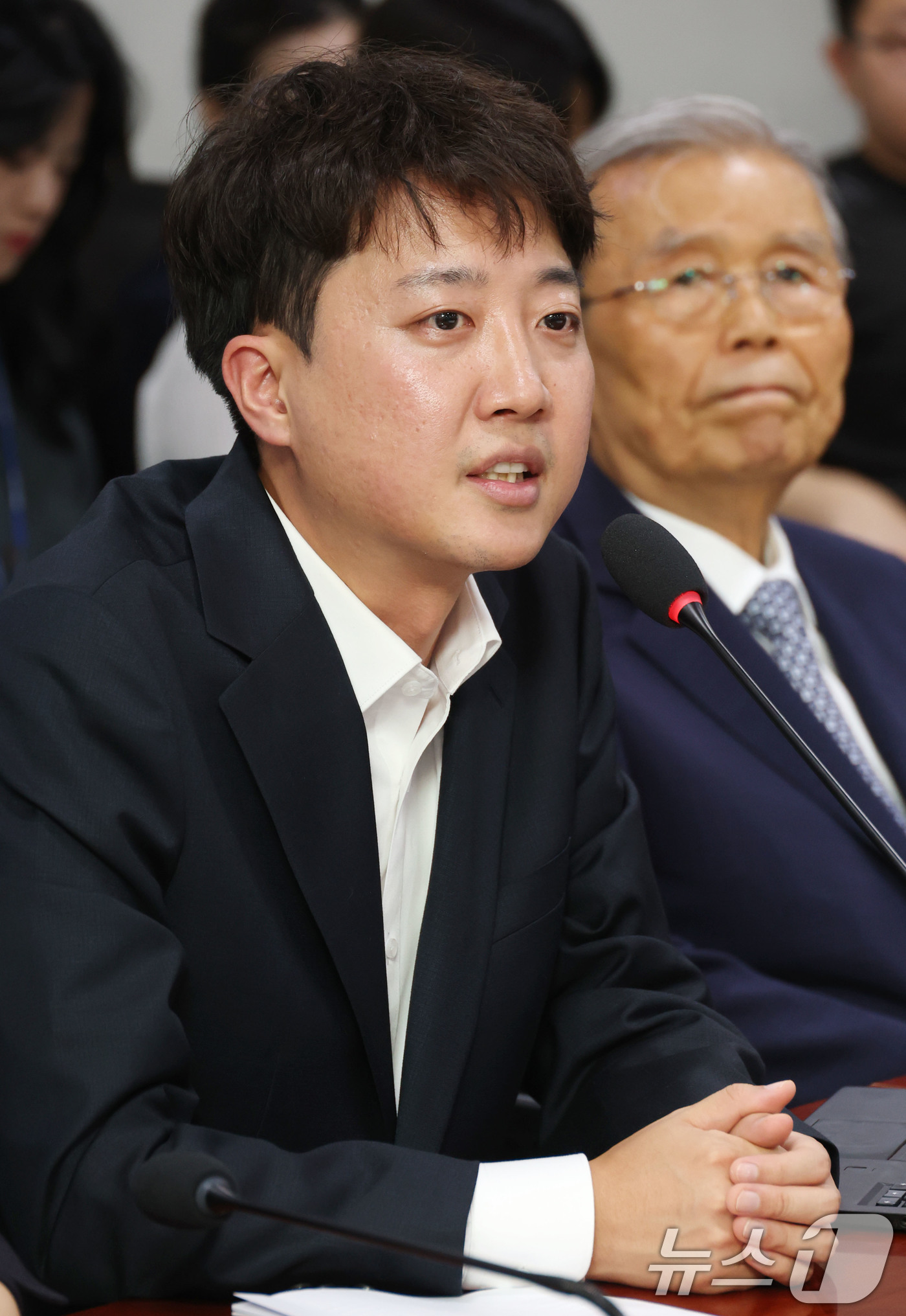 (서울=뉴스1) 이광호 기자 = 이준석 개혁신당 의원이  23일 오후 서울 여의도 국회 의원회관에서 열린 대선 평가 세미나에서 기념사를 하고 있다. 2025.6.23/뉴스1