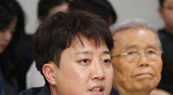 개혁신당 대선 평가 세미나 기념사 하는 이준석