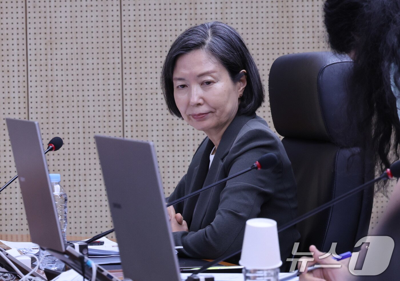 본문 이미지 - 이숙진 국가인권위원회 상임위원이 23일 서울 중구 국가인권위원회에서 열린 제 13차 전원위원회에 참석하고 있다. 2025.6.23/뉴스1 ⓒ News1 박지혜 기자