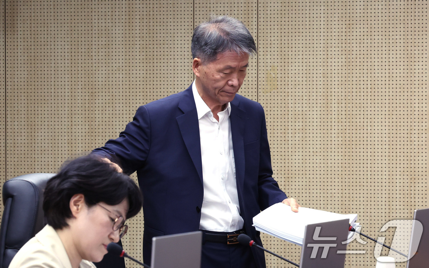 (서울=뉴스1) 박지혜 기자 = 김용원 국가인권위원회 상임위원이 23일 서울 중구 국가인권위원회에서 열린 제 13차 전원위원회에 참석하고 있다. 2025.6.23/뉴스1