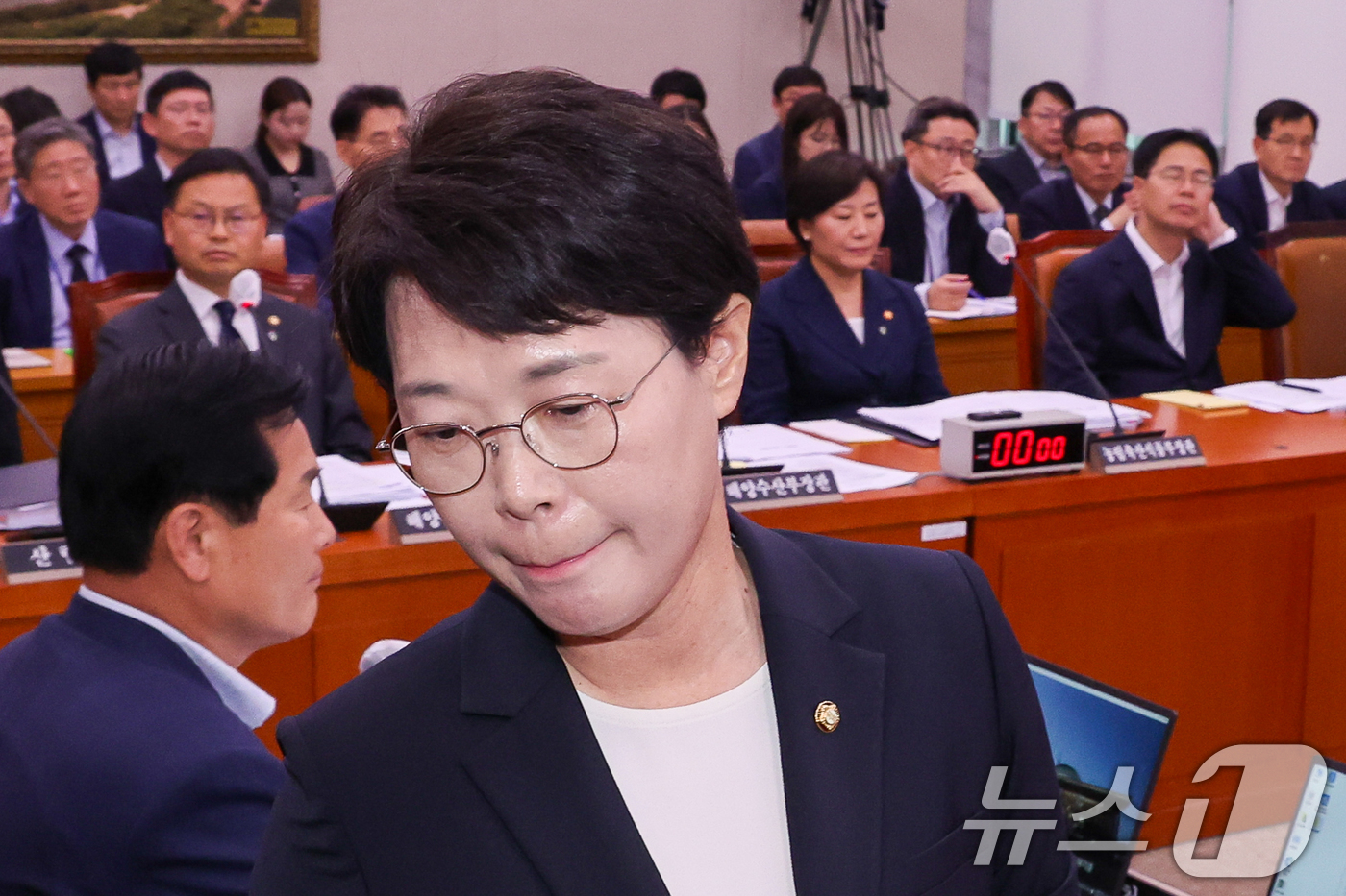 (서울=뉴스1) 안은나 기자 = 전종덕 진보당 의원이 23일 오후 서울 여의도 국회에서 열린 농림축산식품해양수산위원회 제426회국회(임시회) 제1차 전체회의에서 송미령 농림축산식품 …