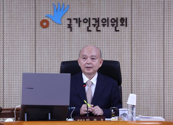 인권위원장 "6·25 납북자 조속 송환해야…국제규범 위반"