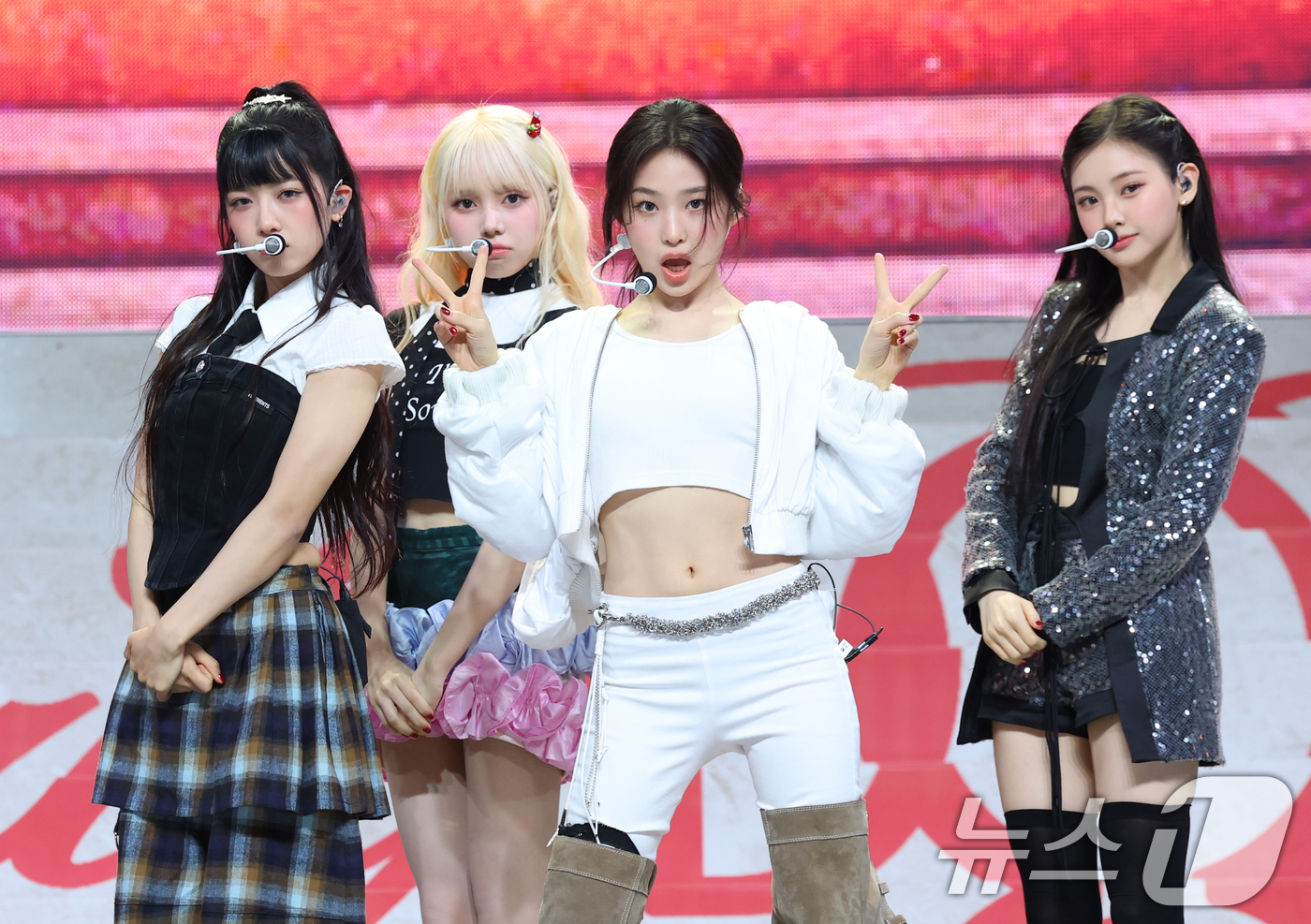(서울=뉴스1) 권현진 기자 = 그룹 Baby DONT Cry(베이비돈크라이) 쿠미(왼쪽부터)와 미아, 베니, 이현이 23일 서울 용산구 블루스퀘어에서 가진 데뷔 싱글 'F Gir …