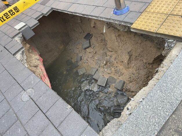 남원 싱크홀 사고…"약 30년전 매설된 하수관로 노후가 원인"