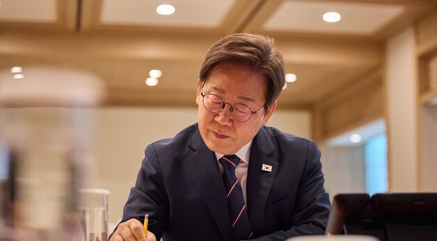 인도네시아 대통령과 통화하는 이재명 대통령