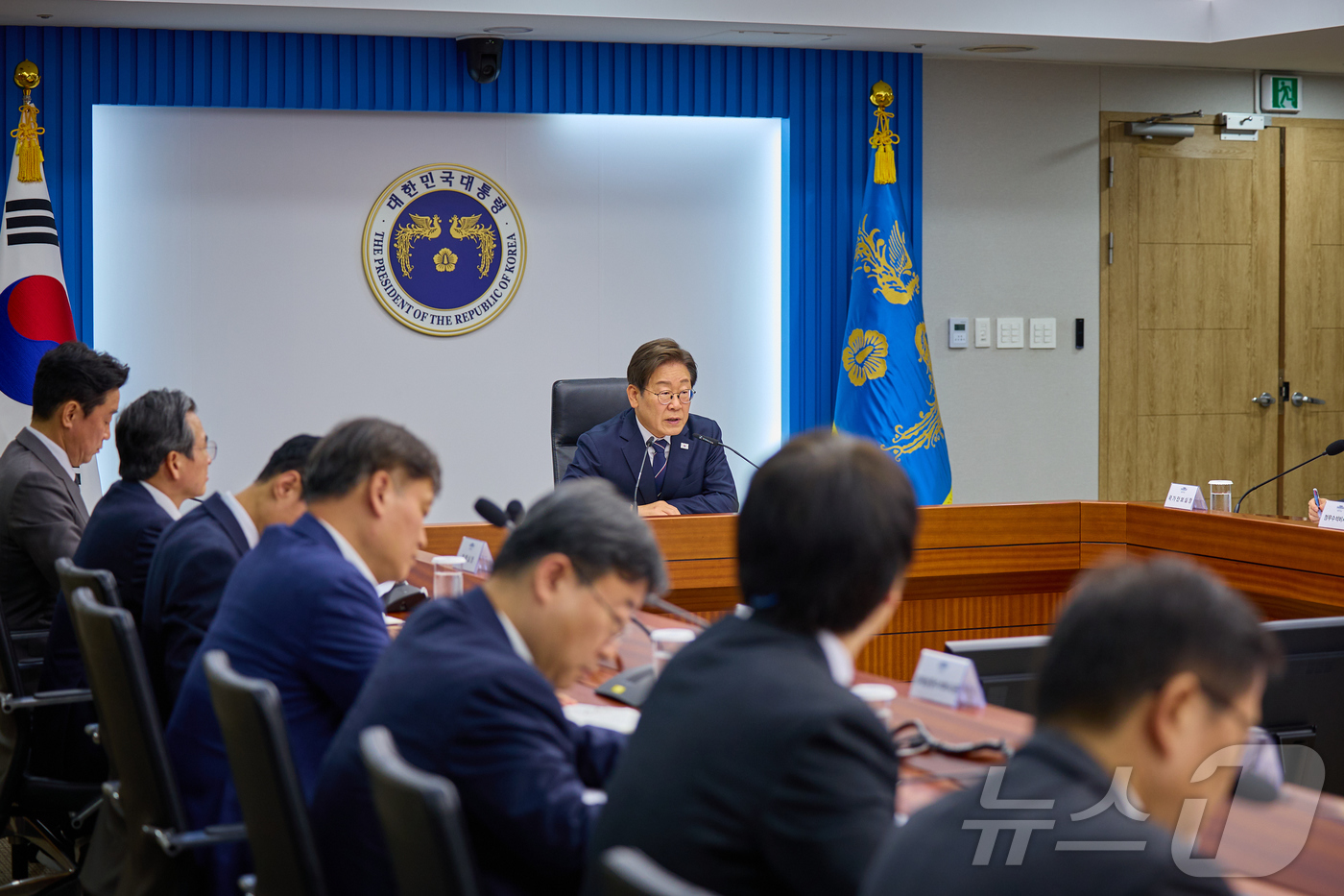 (서울=뉴스1) 허경 기자 = 이재명 대통령이 23일 서울 용산구 대통령실 청사에서 열린 제1차 수석·보좌관회의에서 발언하고 있다.  (대통령실 제공. 재판매 및 DB 금지) 20 …