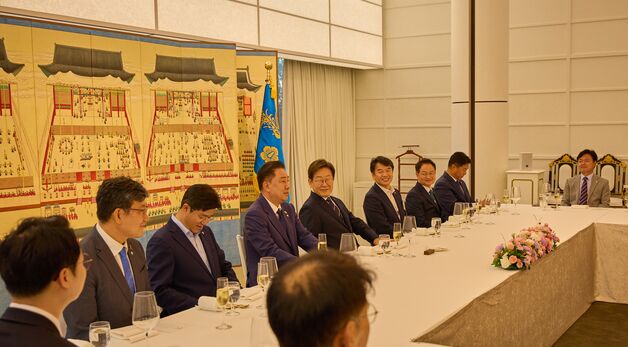 李대통령, 민주당 신임 원내지도부 초청 만찬