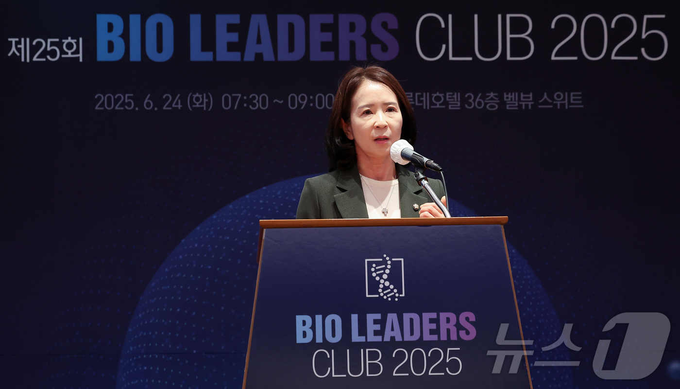 (서울=뉴스1) 김성진 기자 = 최수진 국민의힘 의원이 24일 오전 서울 중구 소공동 롯데호텔에서 열린 '제25회 바이오리더스클럽'에서 축사를 하고 있다. 2025.6.24/뉴스1 …