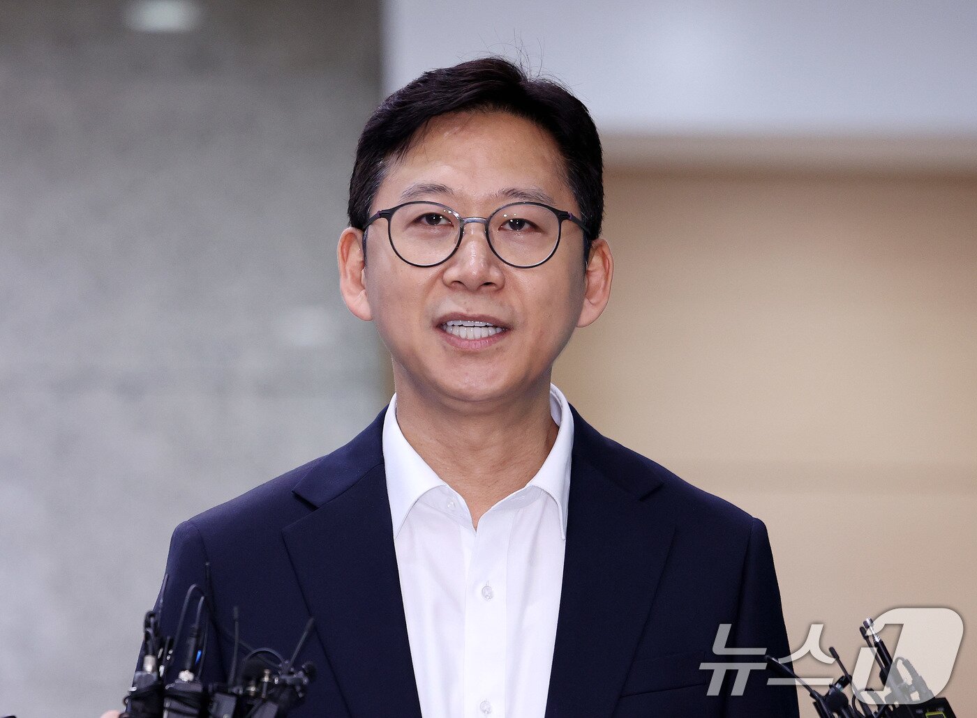 본문 이미지 - 배경훈 과학기술정보통신부 장관 후보자가 24일 오전 서울 종로구 광화문우체국에 마련된 인사청문회 준비 사무실로 첫 출근을 하며 인사말을 하고 있다. 2025.6.24/뉴스1 ⓒ News1 박지혜 기자
