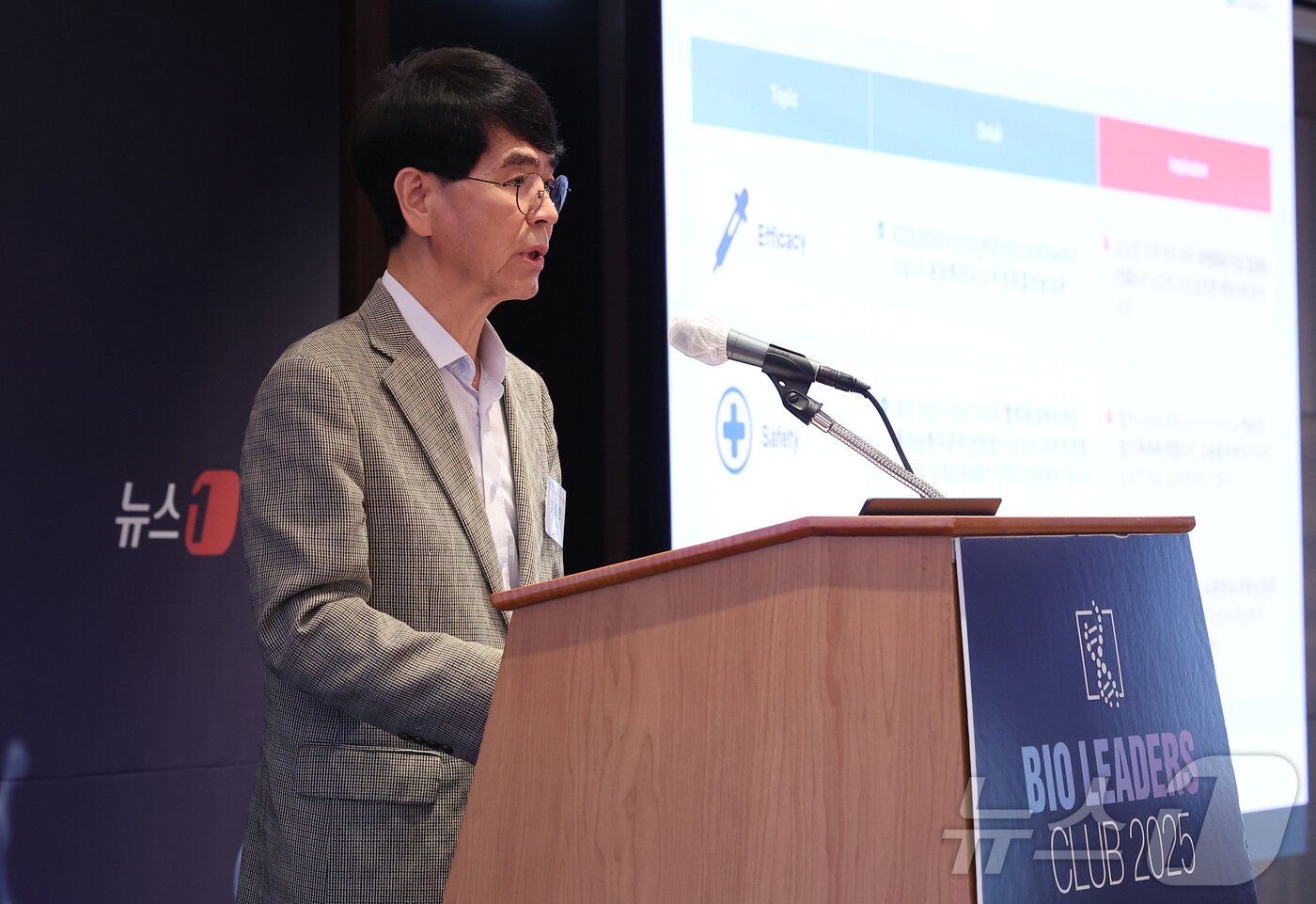 본문 이미지 - 김정민 다임바이오 대표가 24일 오전 서울 중구 소공동 롯데호텔에서 열린 &#39;제25회 바이오리더스클럽&#39;에서 &#39;Parp-1 항암 신약 개발과 기술이전 로드맵&#39;을 주제로 기업발표를 하고 있다. 2025.6.24/뉴스1 ⓒ News1 김성진 기자