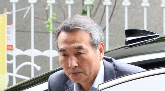 출근하는 민중기 특검
