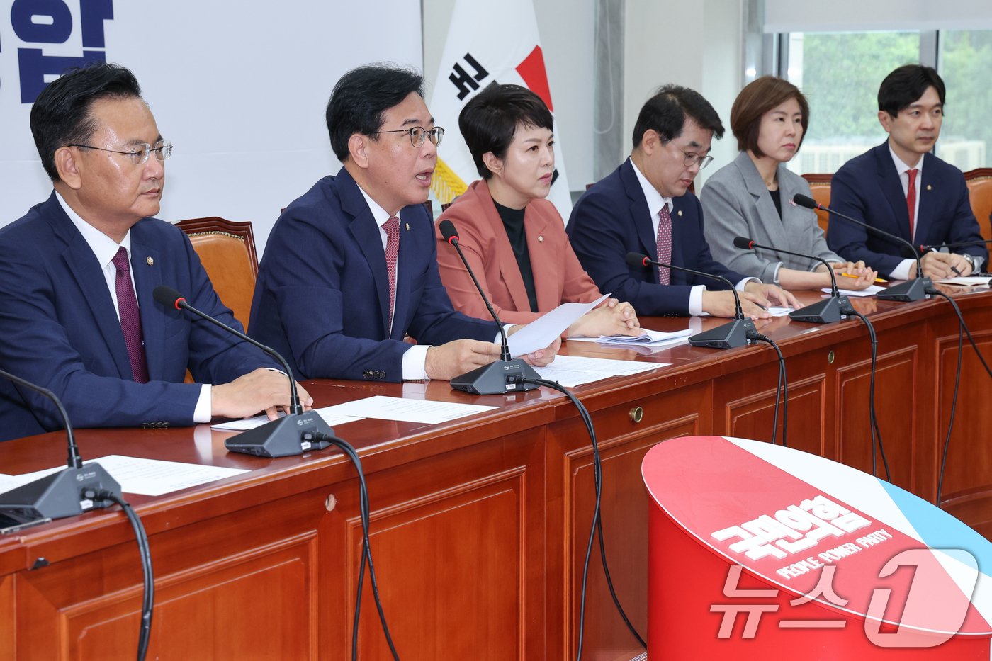 (서울=뉴스1) 안은나 기자 = 송언석 국민의힘 원내대표가 24일 오전 서울 여의도 국회에서 열린 원내대책회의에 참석해 모두 발언을 하고 있다. 2025.6.24/뉴스1