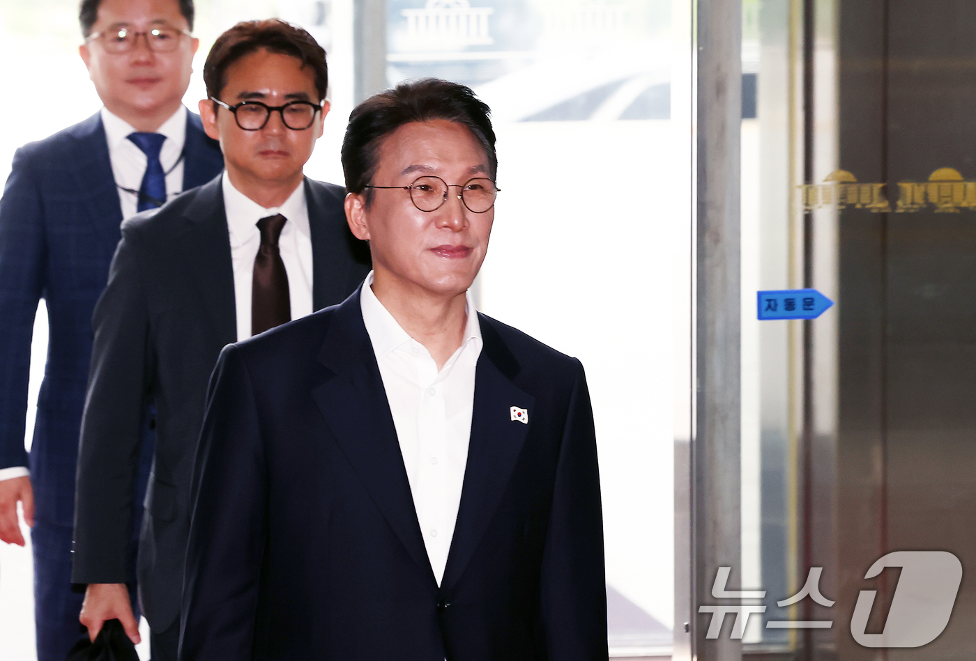 (서울=뉴스1) 김민지 기자 = 김민석 국무총리 후보자가 24일 오전 서울 여의도 국회에서 열린 인사청문회에 출석하기 위해 이동하고 있다. 2025.6.24/뉴스1