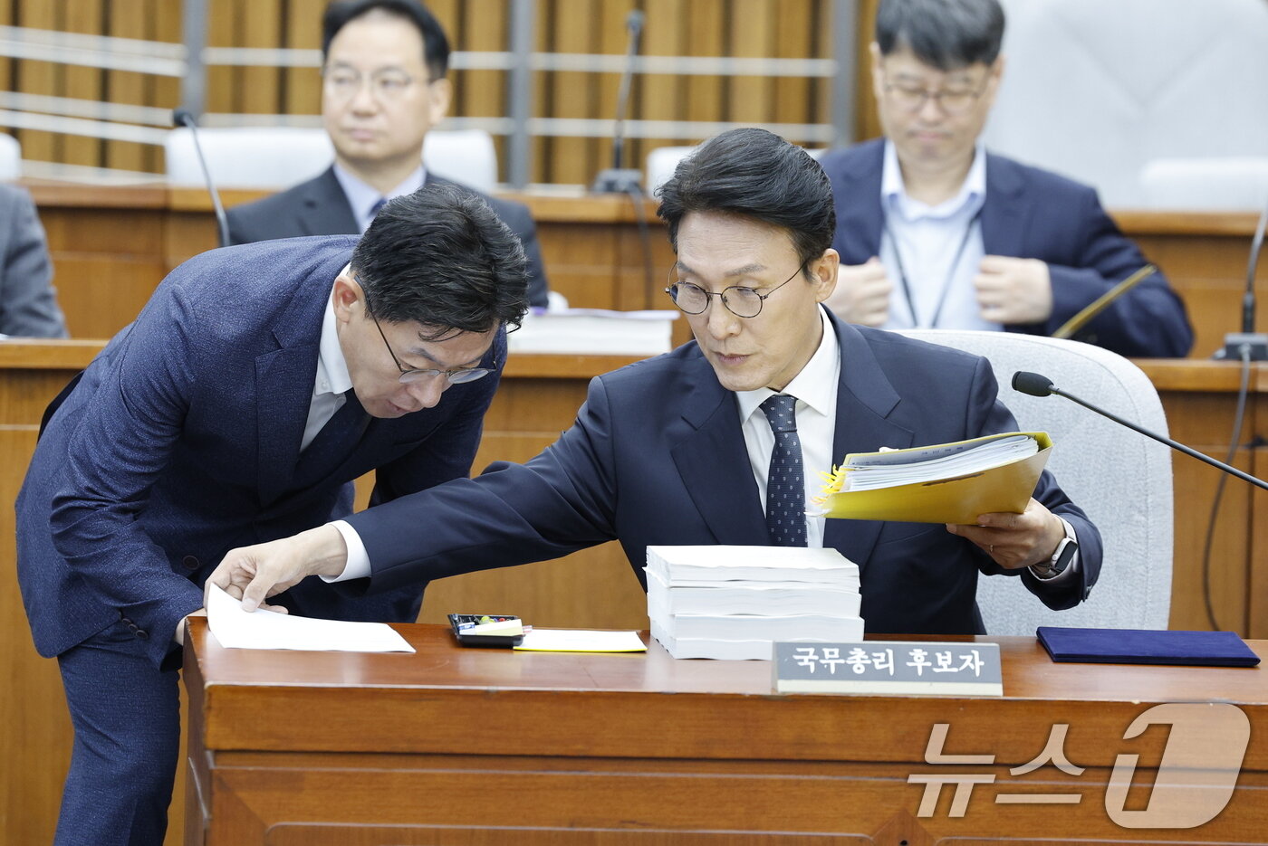 본문 이미지 - 김민석 국무총리 후보자가 24일 오전 서울 여의도 국회에서 열린 인사청문회에 출석해 청문회 준비를 하고 있다. 2025.6.24/뉴스1 ⓒ News1 안은나 기자