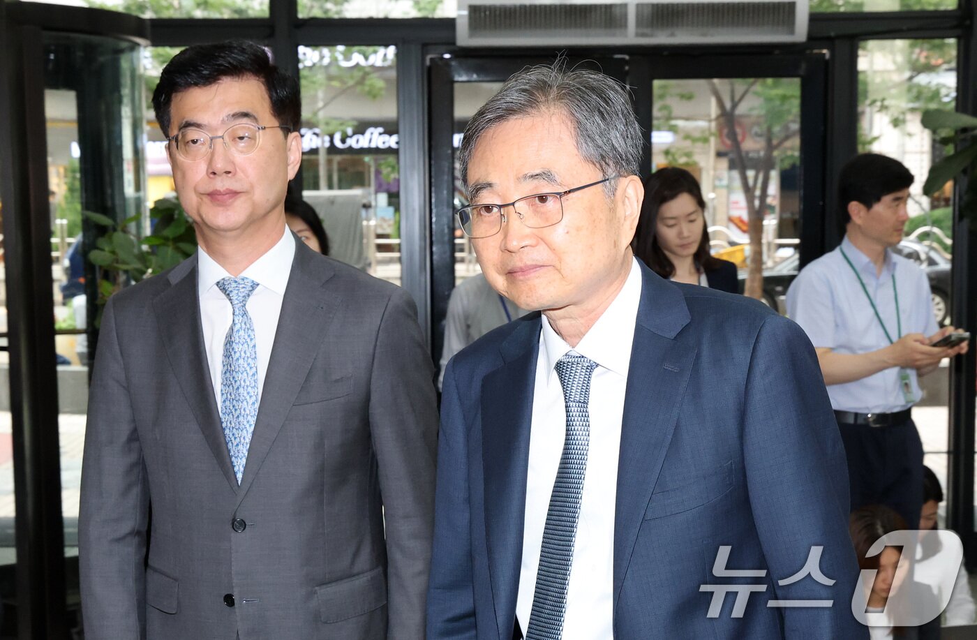 본문 이미지 - 조현 외교부 장관 후보자가 24일 오전 서울 종로구 대우빌딩에 마련된 인사청문회 준비 사무실로 출근을 하고 있다. 2025.6.24/뉴스1 ⓒ News1 임세영 기자