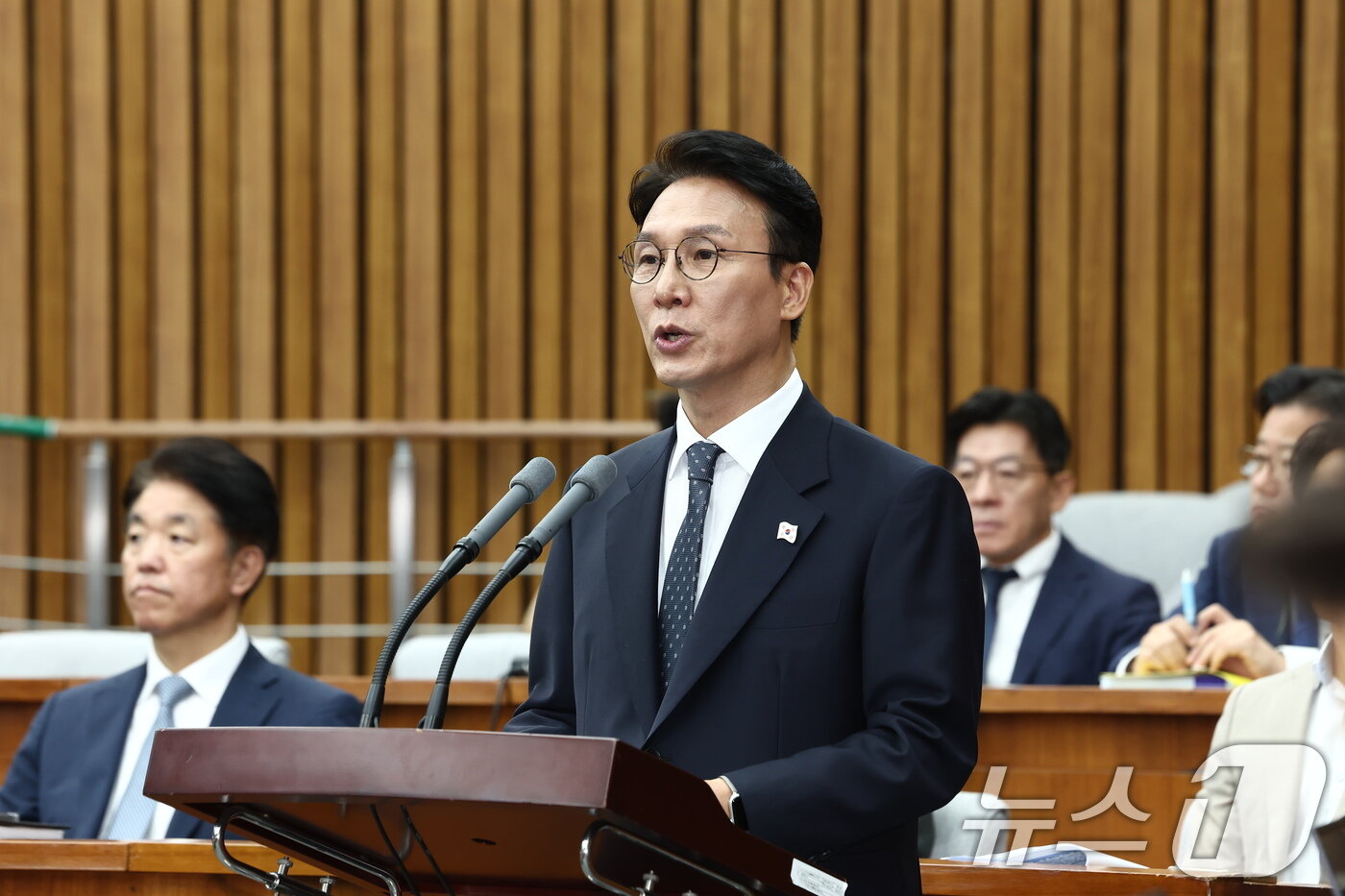 본문 이미지 - 김민석 국무총리 후보자가 24일 오전 서울 여의도 국회에서 열린 인사청문회에 출석해 인사말을 하고 있다. 2025.6.24/뉴스1 ⓒ News1 김민지 기자