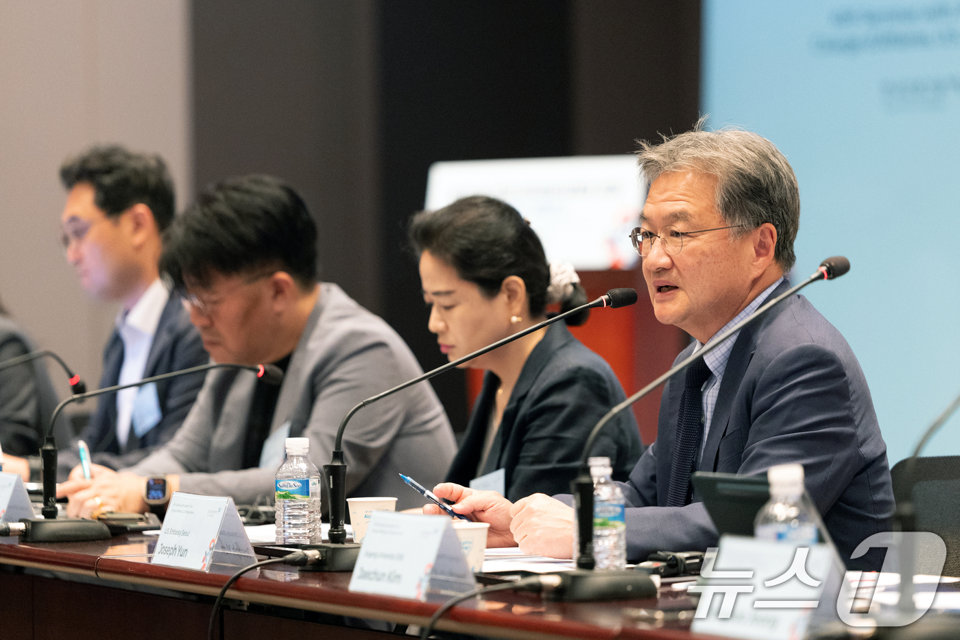 (서울=뉴스1) 이승배 기자 = 조셉 윤 주한 미국대사대리가 24일 오전 서울 중구 프레스센터에서 '한·미 외교 관계 전망과 과제'를 주제로 열린 한국언론진흥재단(KPF) 초청 세 …