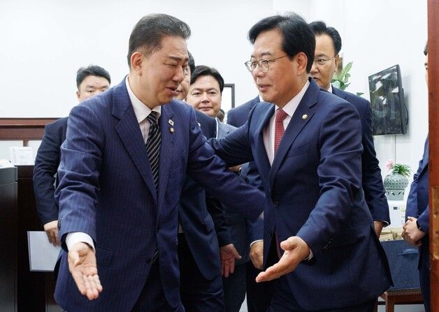여야 원내대표 두 번 만났지만…상임위 배분 이견만 확인